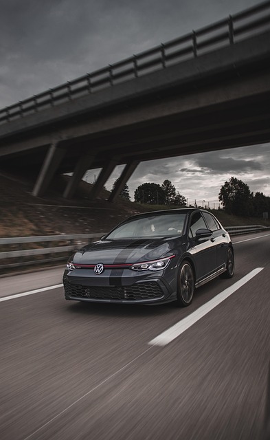 2025 폭스바겐 GTI와 Golf R 비교 이미지